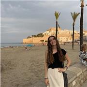 Soy una alumna de 3 de carrera de Educación Primaria, que llevo 2 años impartiendo clases particulares de primaria.